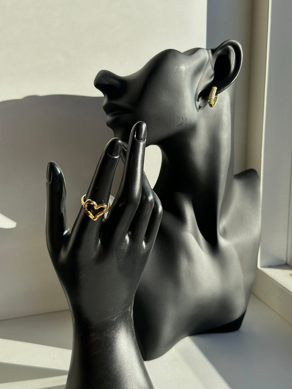 Heartless ring