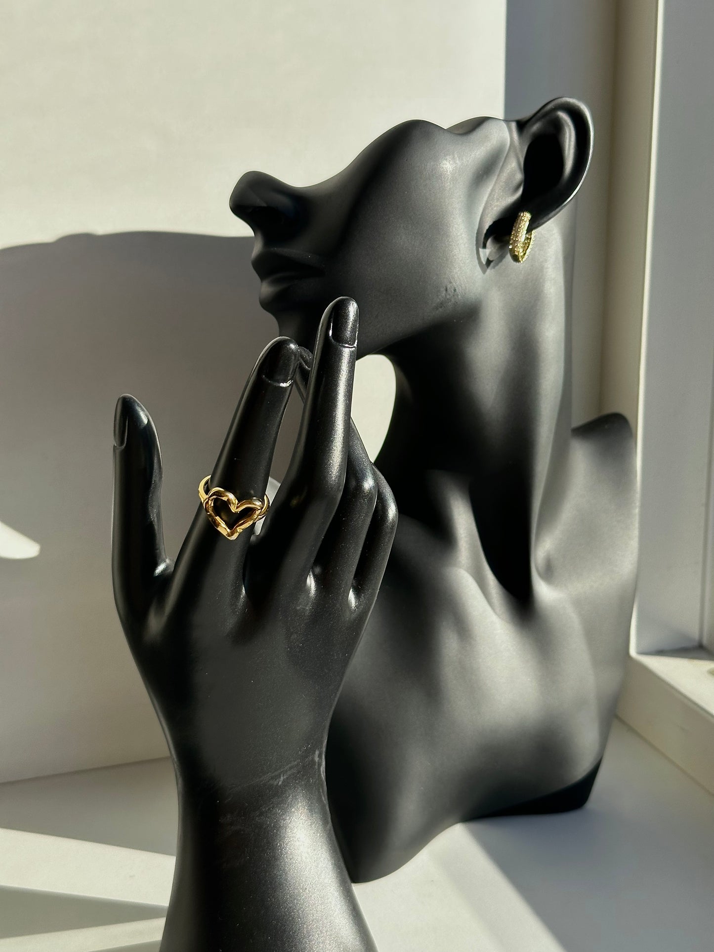 «Heartless» ring