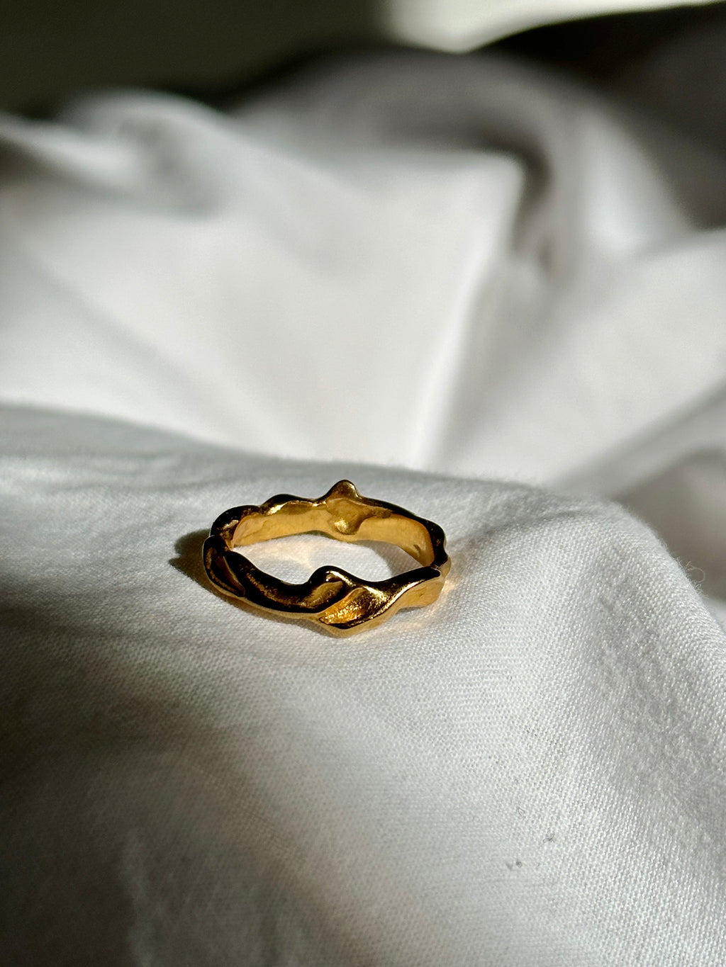 Attention seeker ring