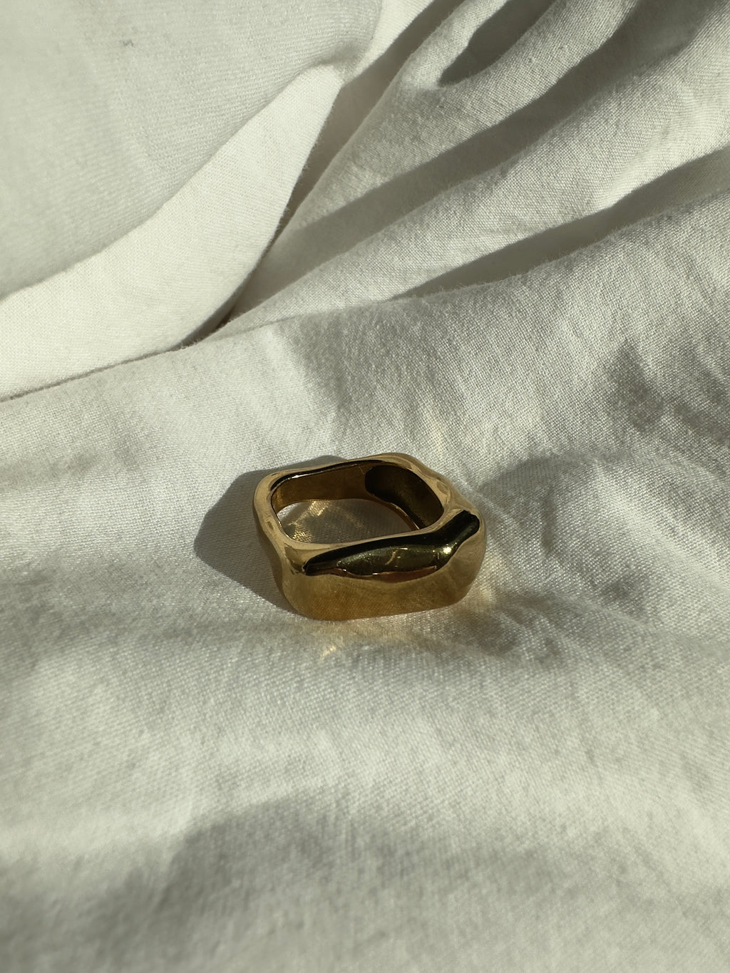 Walking red flag ring